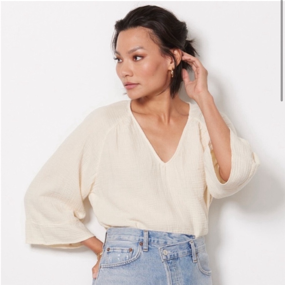Evereve Women’s Cream Gauzy 100% Cotton Shirt Bell Sleeves V-Neck Breezy Medium